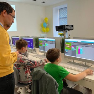 KIBERone уже в Саратове! - КИБЕРшкола программирования для детей, компьютерные курсы для школьников, начинающих и подростков - KIBERone г. Аланья